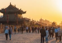 Chińskie obyczaje, o których warto pamiętać podczas podróży jakie atrakcje w chinach do zobaczenia