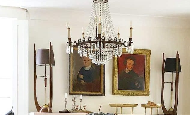 Moda na antyki w domach i mieszkaniach stare antyki do renowacji - krzesła